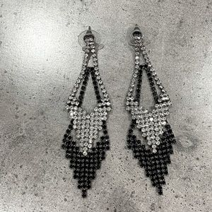 Vintage Dangle stud diamond like earrings